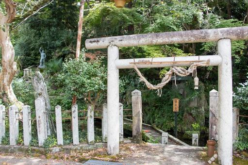 醒井宿 鞍懸石 醒井宿 鞍懸石 醒井宿,鞍懸石,居醒の清水の写真素材