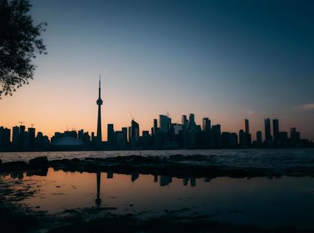 海辺の街 湖,都会,海辺の写真素材