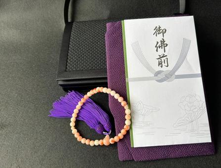 黒いバッグと数珠の静かな佇まい 法事,法要,葬儀の写真素材