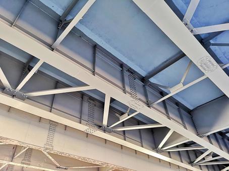 高架下を支える鉄骨の構造美 高架下,鉄骨,リベットの写真素材