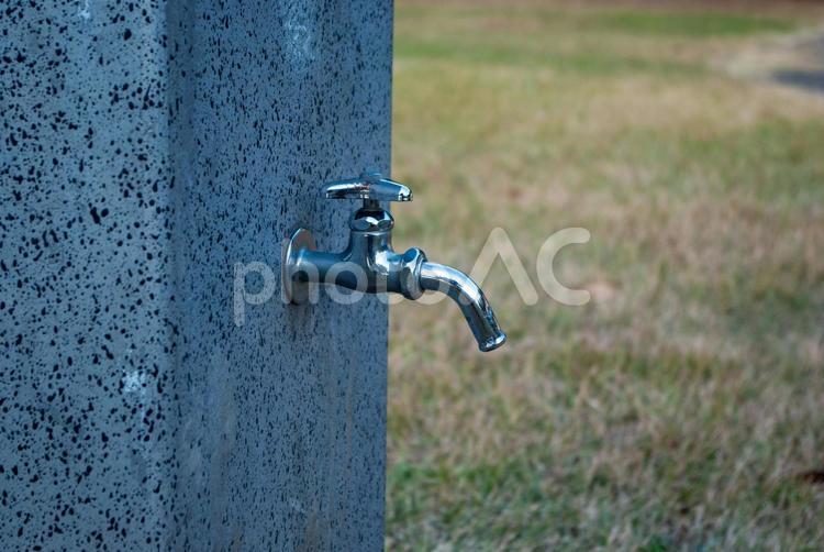 公園の水飲み場 公園,蛇口,水道の写真素材