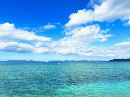青い海 砂,すな,浜辺の写真素材