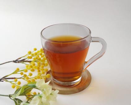 紅茶 ガラスのティーカップ ティー 紅茶 ガラスのティーカップ ティー 紅茶,ティー,ティーバックの写真素材