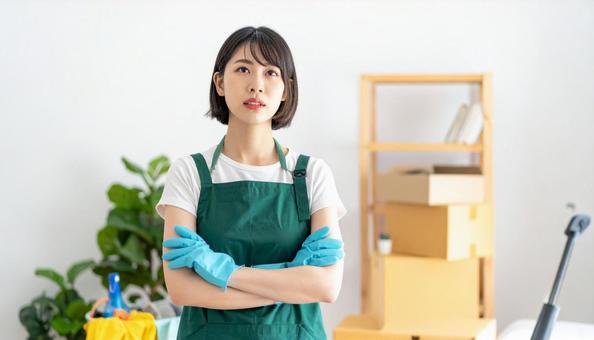 悩むエプロン姿の若い日本人女性 悩むエプロン姿の若い日本人女性の写真