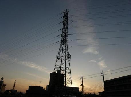 夕方の電波塔 夕方の電波塔の写真