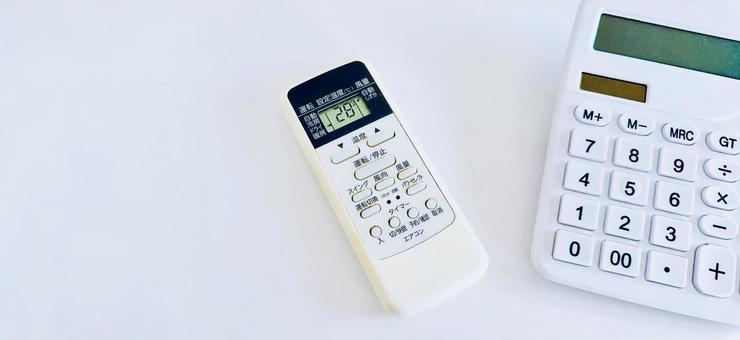 リモコンと電卓 節電イメージ リモコンと電卓 節電イメージ 節電,電気代,節約の写真素材