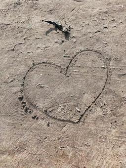 Sandy heart, beach, heart, sea, JPG