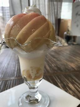 桃のパフェ    桃のパフェ,パフェ,スイーツの写真素材