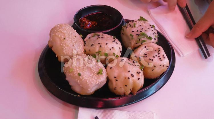 台湾の絶品　焼き小籠包 小籠包,台湾名物,食べ歩きの写真素材
