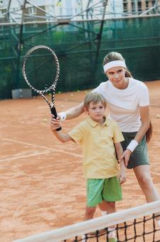 スポーツウェア姿の母子の写真
