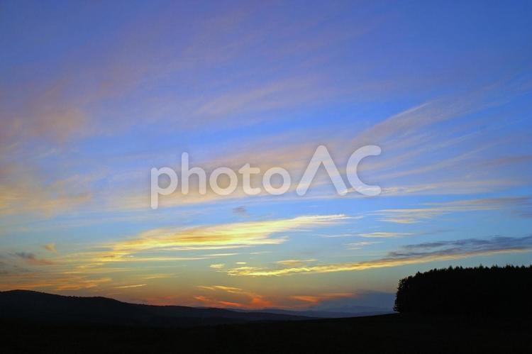 自然が奏でる色彩のハーモニー（北海道） 大自然,北海道,夕日の写真素材