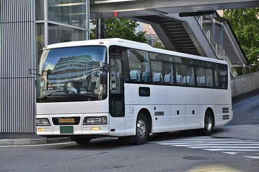 いすゞ　ガーラ　高速バス　白 夜行バス,高速バス,旅行の写真素材
