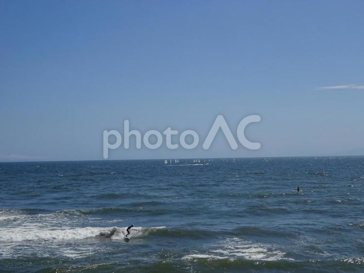サーファーと相模湾の絶景 海,夏,青空の写真素材