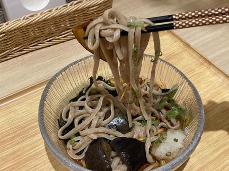 冷やし七穀うどん 冷やし七穀うどん 冷やしうどん,うどん,麺類の写真素材