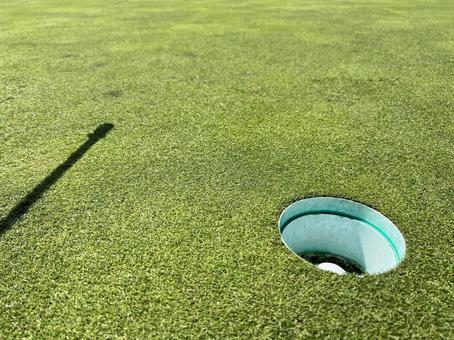 カップインしたゴルフボール ゴルフ,ゴルフ場,グリーンの写真素材