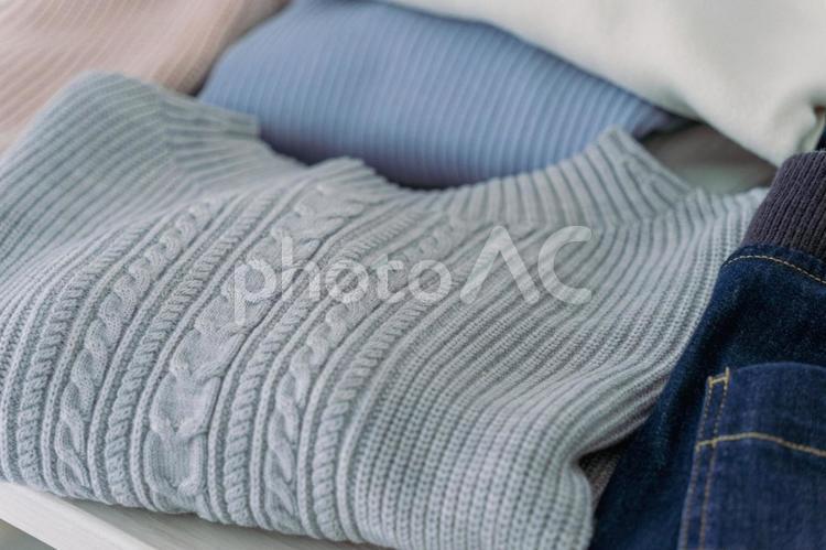 畳まれたたくさんの洋服 服,洋服,たくさんの写真素材