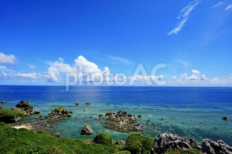 宮古島の美しい宮古ブルーの海 宮古島の美しい宮古ブルーの海 宮古島,宮古ブルー,沖縄の写真素材