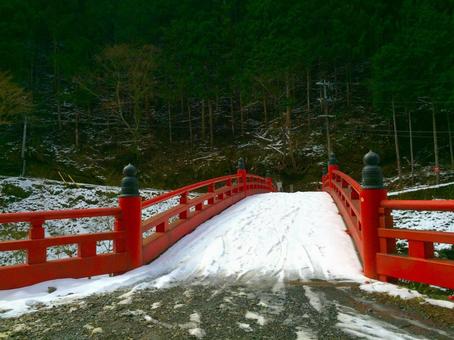 南海高野線の極楽橋駅沿いにある極楽橋 和歌山,和歌山県,雪の写真素材