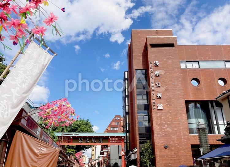 東京風景・浅草 浅草,浅草公会堂,伝法院通りの写真素材