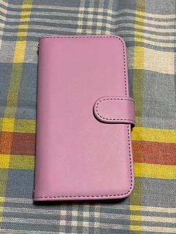 ピンクのスマホケース ピンクのスマホケースの写真