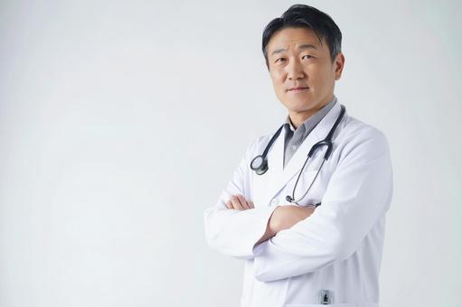 中年男性医師の肖像写真 中年男性医師の肖像写真の写真