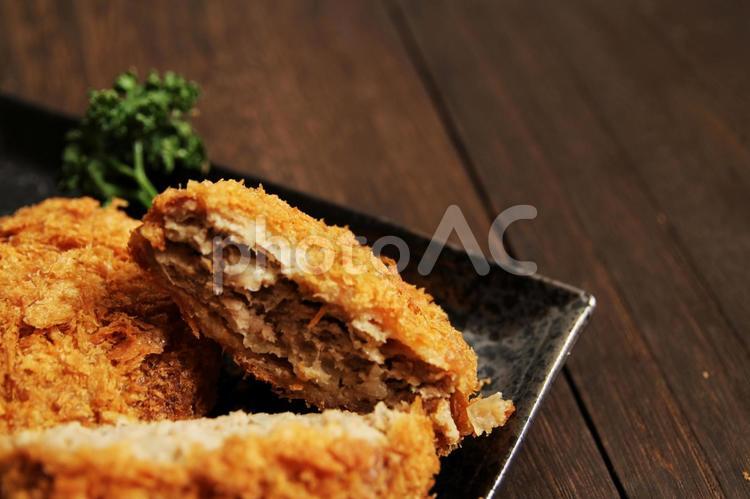 ジューシーメンチカツ盛り合わせ メンチカツ,揚げ物,料理の写真素材