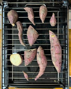 焼きいも 焼きいも 焼きいも,さつまいも,紅はるかの写真素材