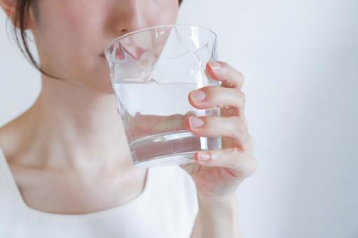 水を飲む女性 飲む,女性,水分補給の写真素材