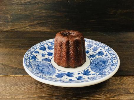 カヌレと皿2 カヌレと皿2の写真