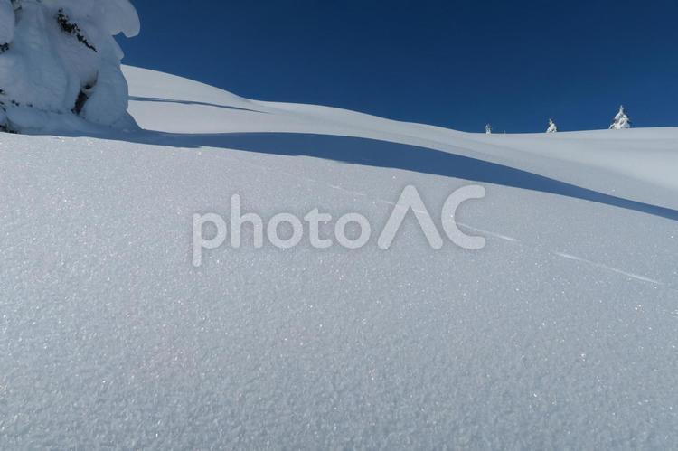 雪山と樹氷と青い空４ 雪山,樹氷,青空の写真素材