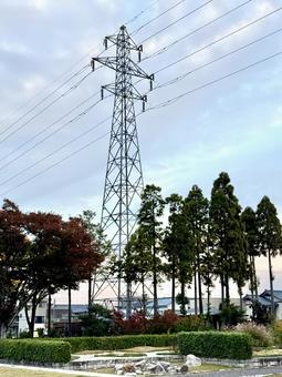 秋の夕方　鉄塔 鉄塔,町,電線の写真素材