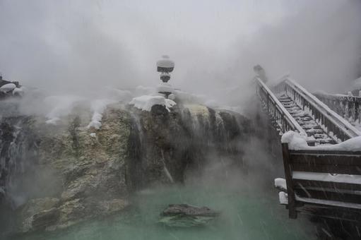 大雪に見舞われた草津 大雪に見舞われた草津 雪,積雪,銀世界の写真素材
