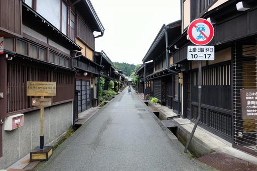 早朝雨の高山の古い街並の風景(恵比須台 早朝雨の高山の古い街並の風景(恵比須台 恵比須台,古い町並み,雨の写真素材