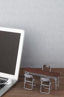 在宅 出勤 オフィスワーク 在宅 出勤 オフィスワーク ノートパソコン,在宅,出勤の写真素材