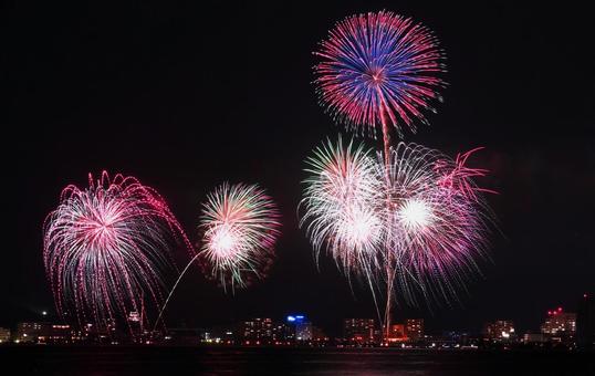 湖上打ち上げ花火/松江水郷祭 湖上打ち上げ花火/松江水郷祭の写真