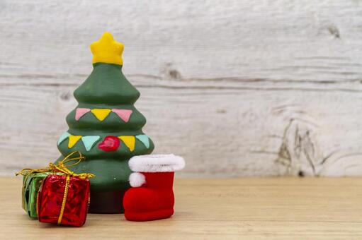 クリスマスツリーとプレゼントとブーツ クリスマスツリー,クリスマス,ブーツの写真素材