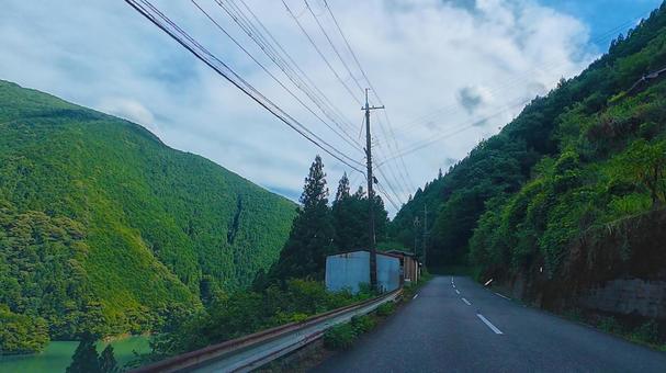 果無山脈に沿う国道168号線 果無山脈に沿う国道168号線の写真