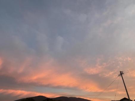 赤く染まる dramatic な夕焼け雲 赤く染まる dramatic な夕焼け雲の写真