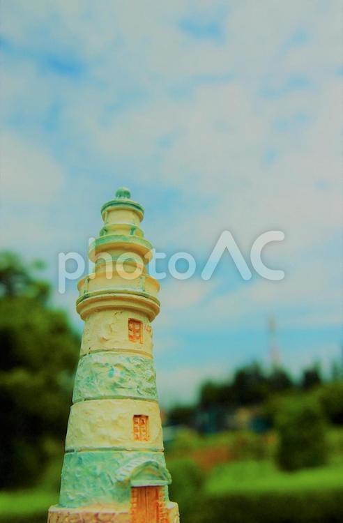  青空とミニチュアな灯台  灯台,爽やか,タワーの写真素材