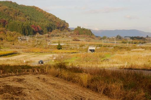 晩秋の日本の田園風景と山 晩秋,秋,田舎の写真素材