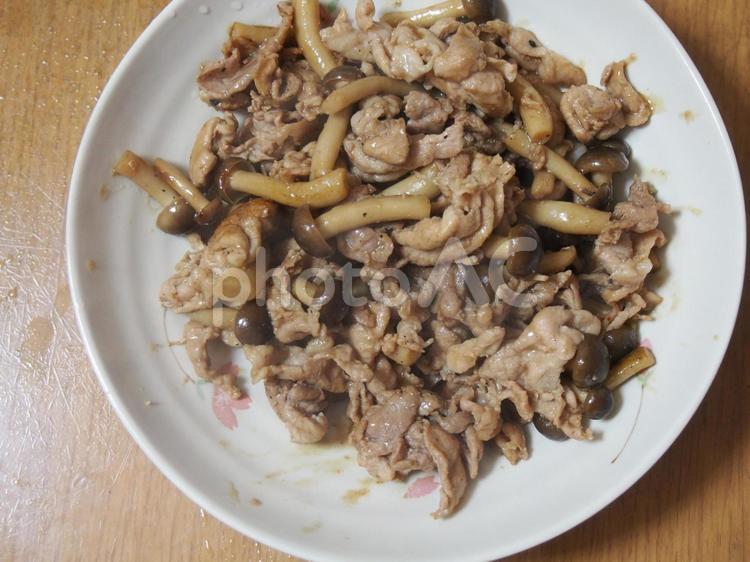 豚肉としめじの炒め物 炒め物,豚肉,しめじの写真素材