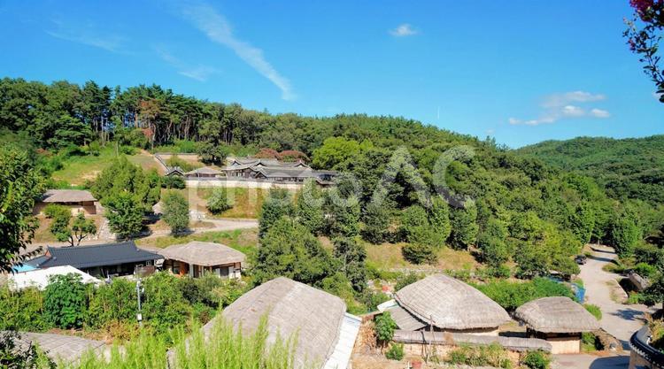 韓国慶州の世界遺産・伝統家屋が並ぶ良洞村 良洞村,慶州,世界遺産の写真素材