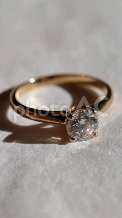 ダイヤの嵌まった金色の指輪 指輪,婚約指輪,ダイヤモンドの写真素材