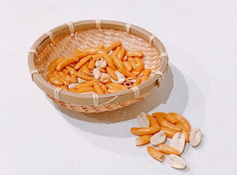 柿の種 柿の種,柿ピー,柿ピーナッツの写真素材