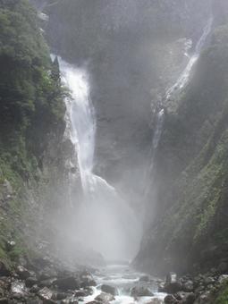 富山県-称名滝とハンノキ滝の滝つぼ 富山県-称名滝とハンノキ滝の滝つぼの写真
