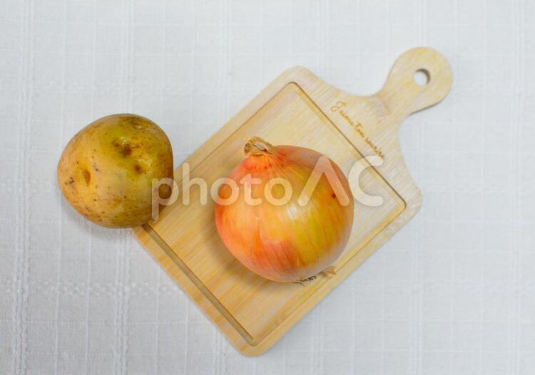 じゃがいもと玉ねぎ じゃがいも,玉ねぎ,野菜の写真素材