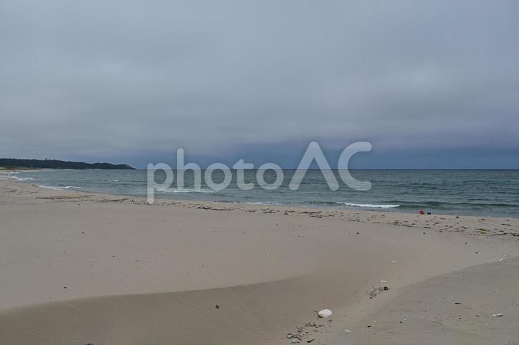 日本海の砂浜 日本海,夏,波打ち際の写真素材