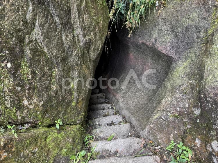 暗闇に続く階段 景色,風景,階段の写真素材