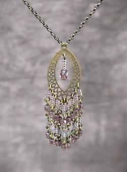 シャンデリアネックレス シャンデリアネックレス,フリンジネックレス,タッセルの写真素材