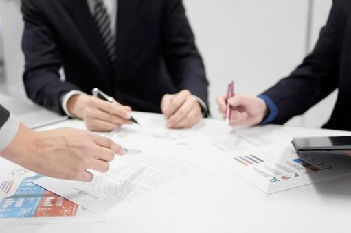 Hands of a Japanese male businessman having a meeting, incontro, conferenza, a portata di mano, JPG